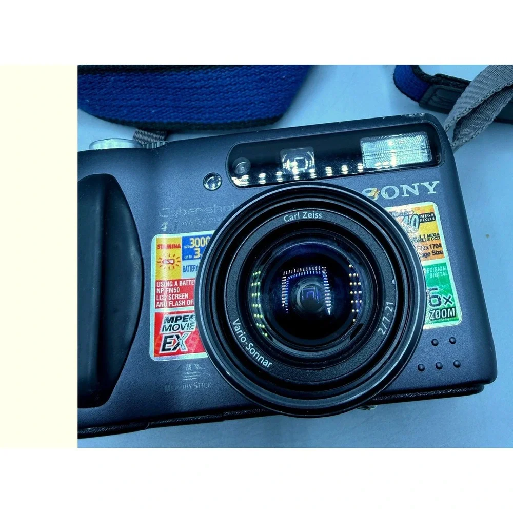 Sony Cyber-shot DSC-S85 4.1MP Digital Camera Bundle Carl Zeiss Lens 128MB Stick